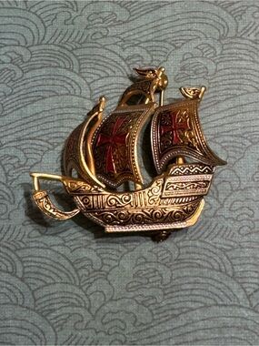 VINTAGE DAMASCENE SHIP BROOCH